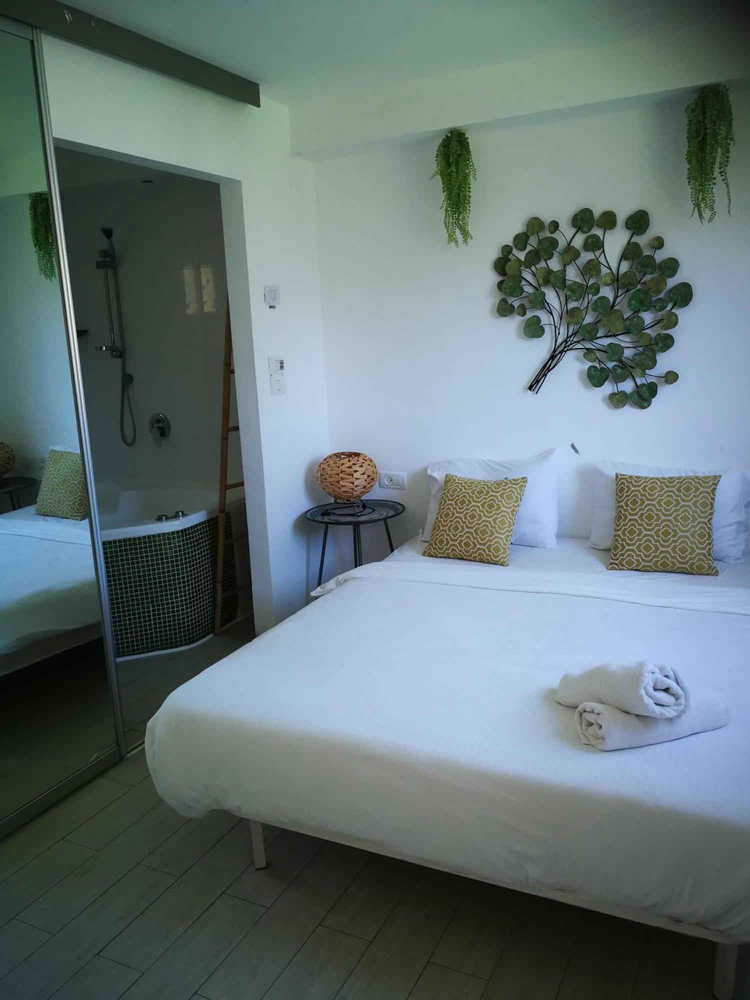 Q Village - Poleg Beach Netanya Exterior photo