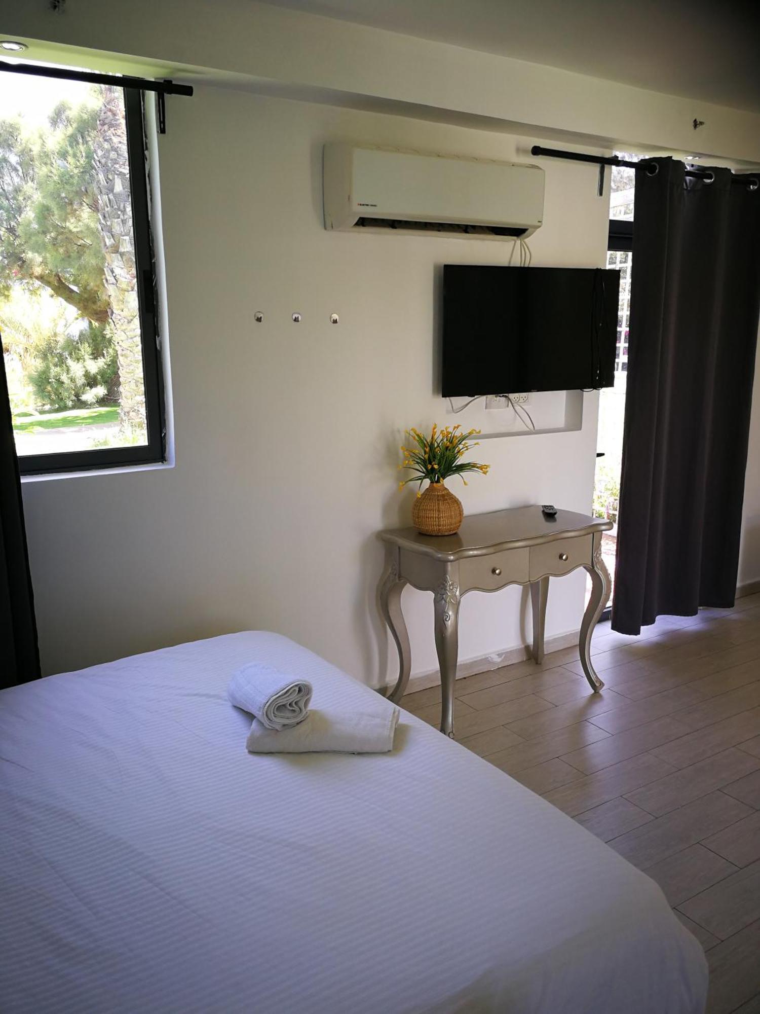 Q Village - Poleg Beach Netanya Exterior photo